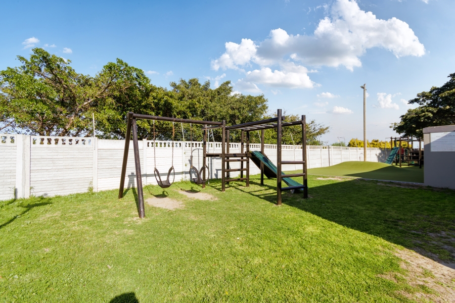 To Let 2 Bedroom Property for Rent in Heritage Park Western Cape